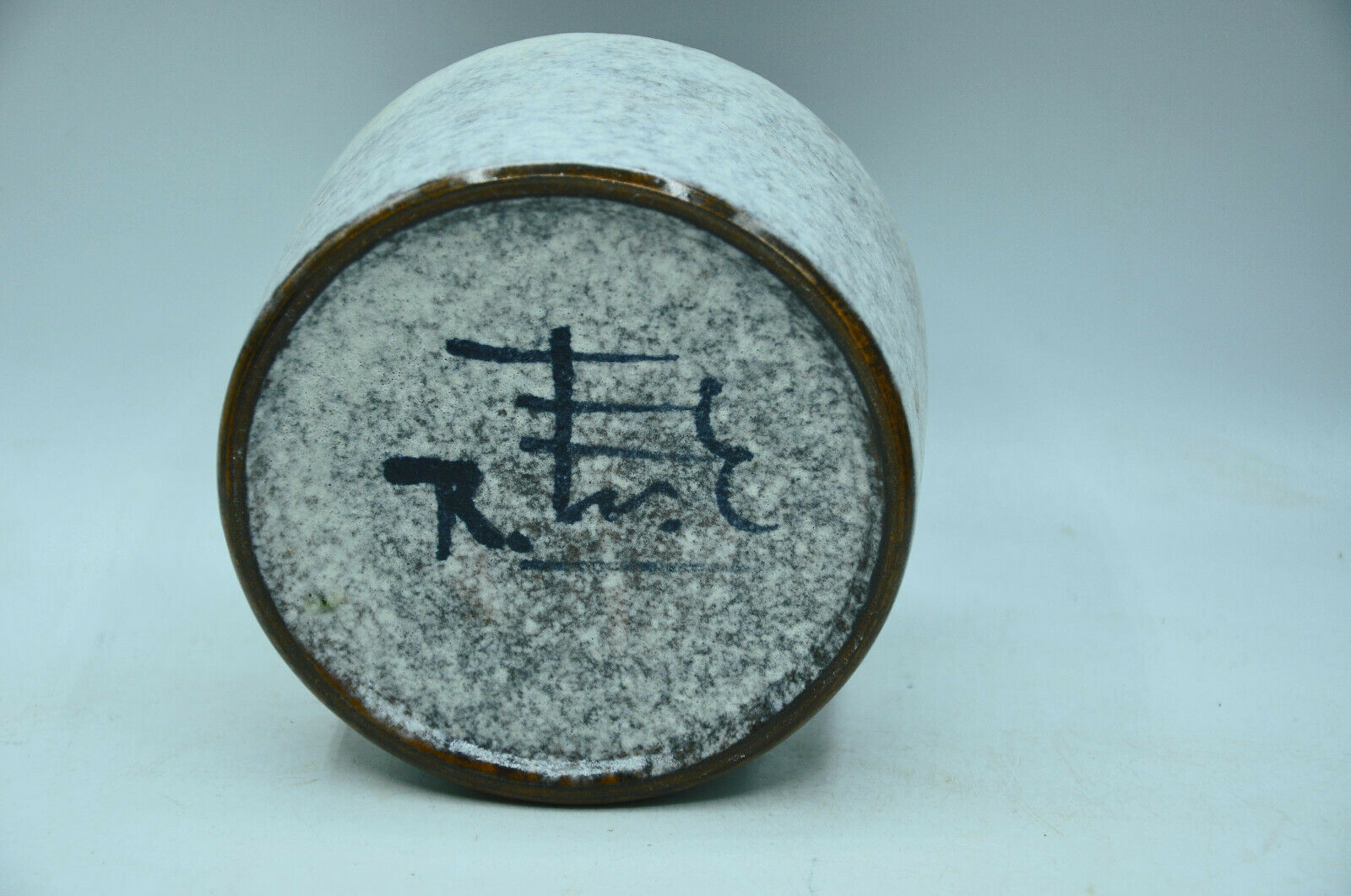 Vase pièce de forme en grés signé à identifier design contemporain collection