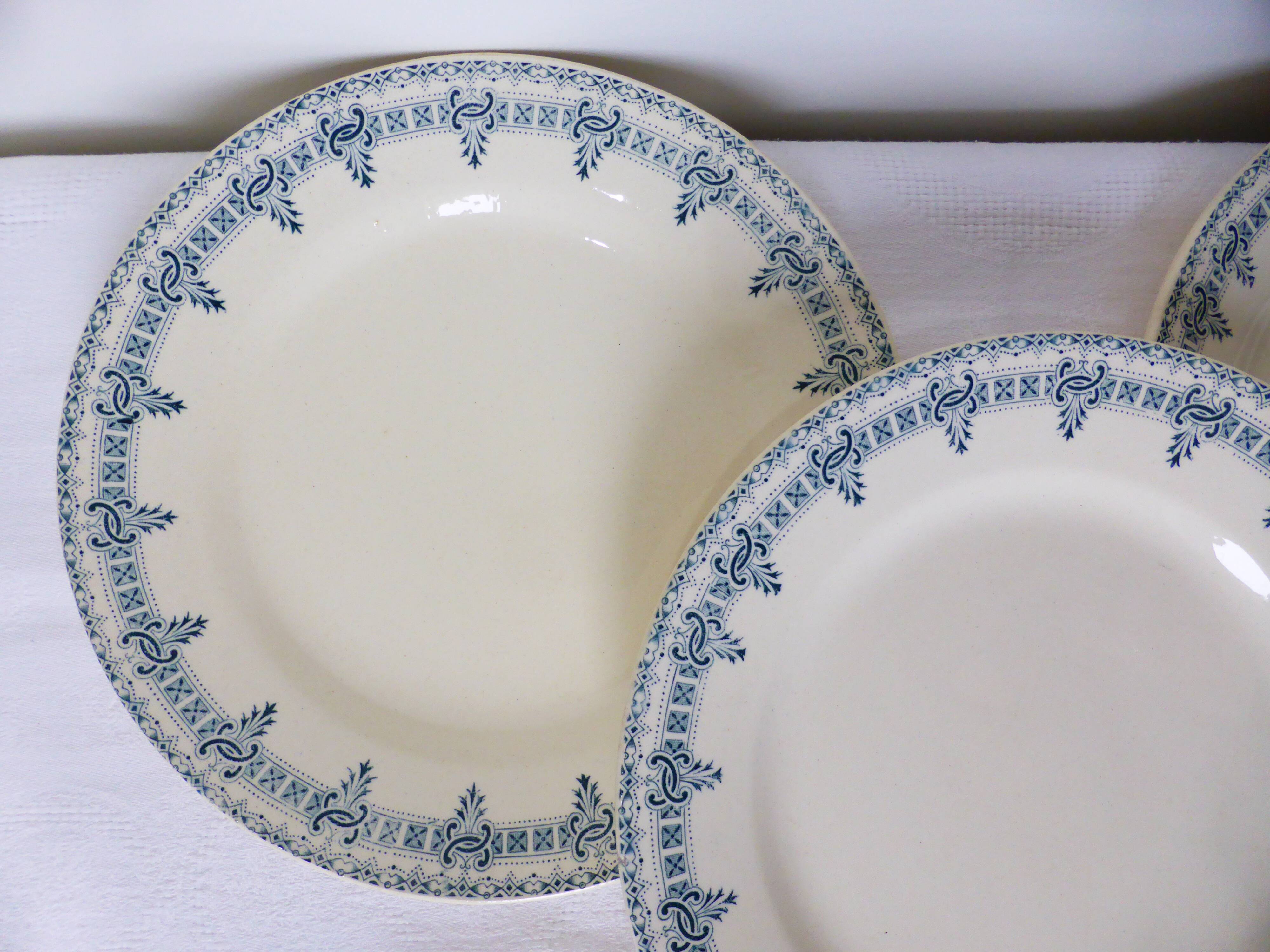 4 assiettes dessert vintage en terre de fer modèle Boetie