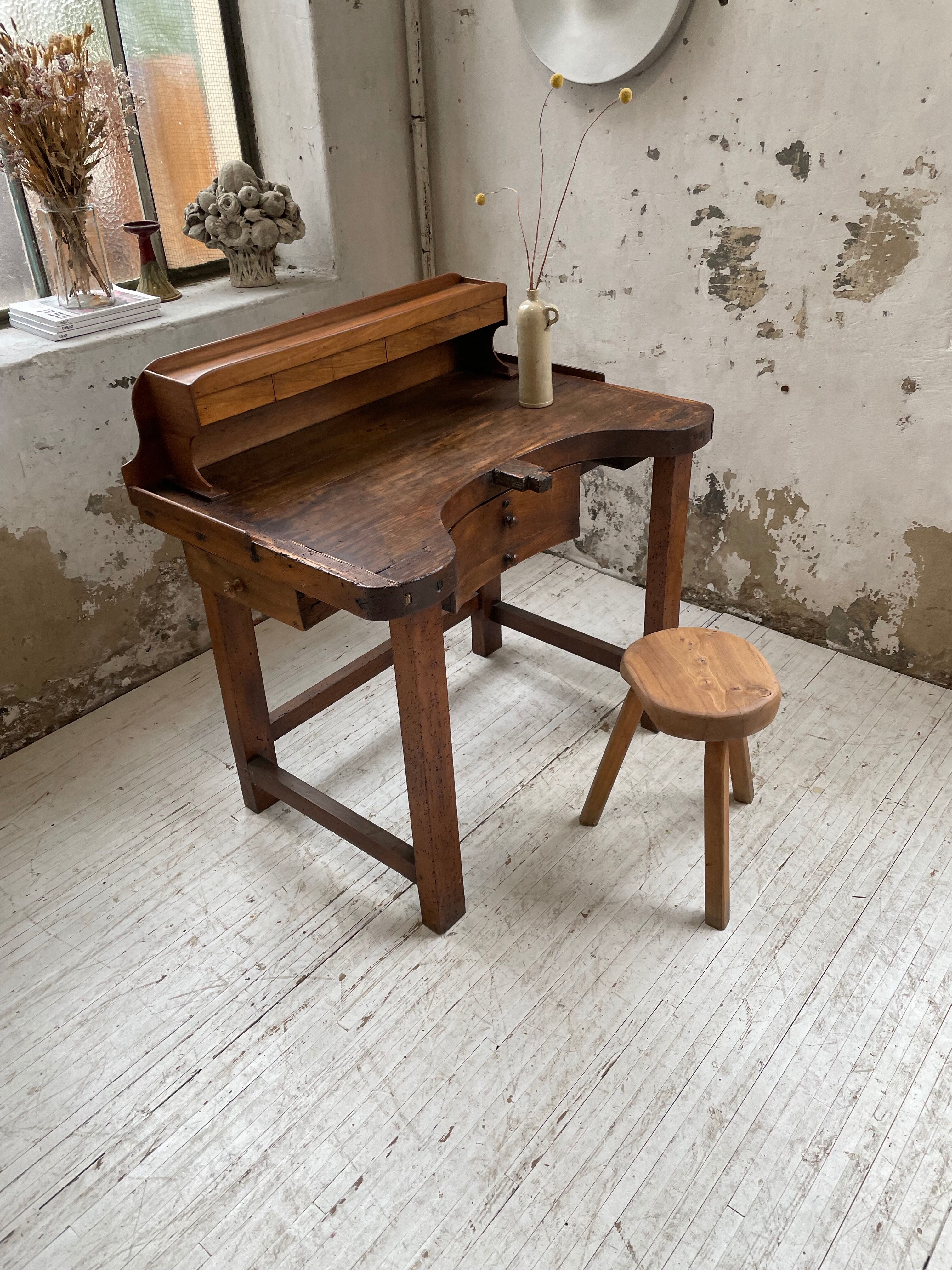 Establishment of jeweler XIXth oak