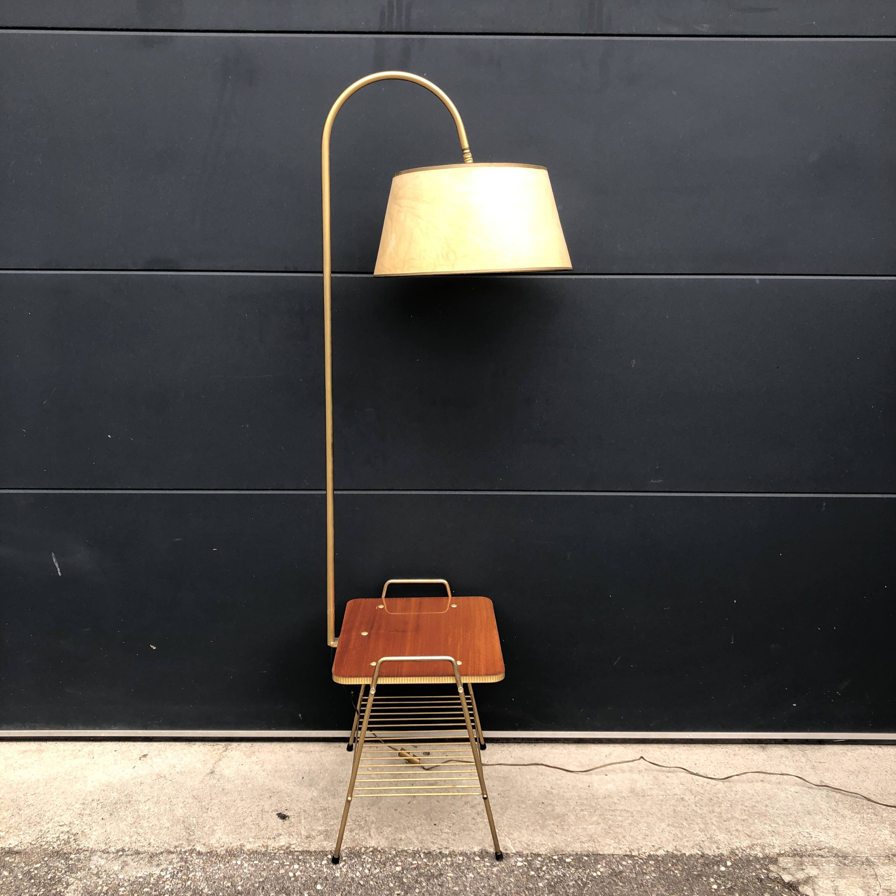 Magazine holder floor lamp