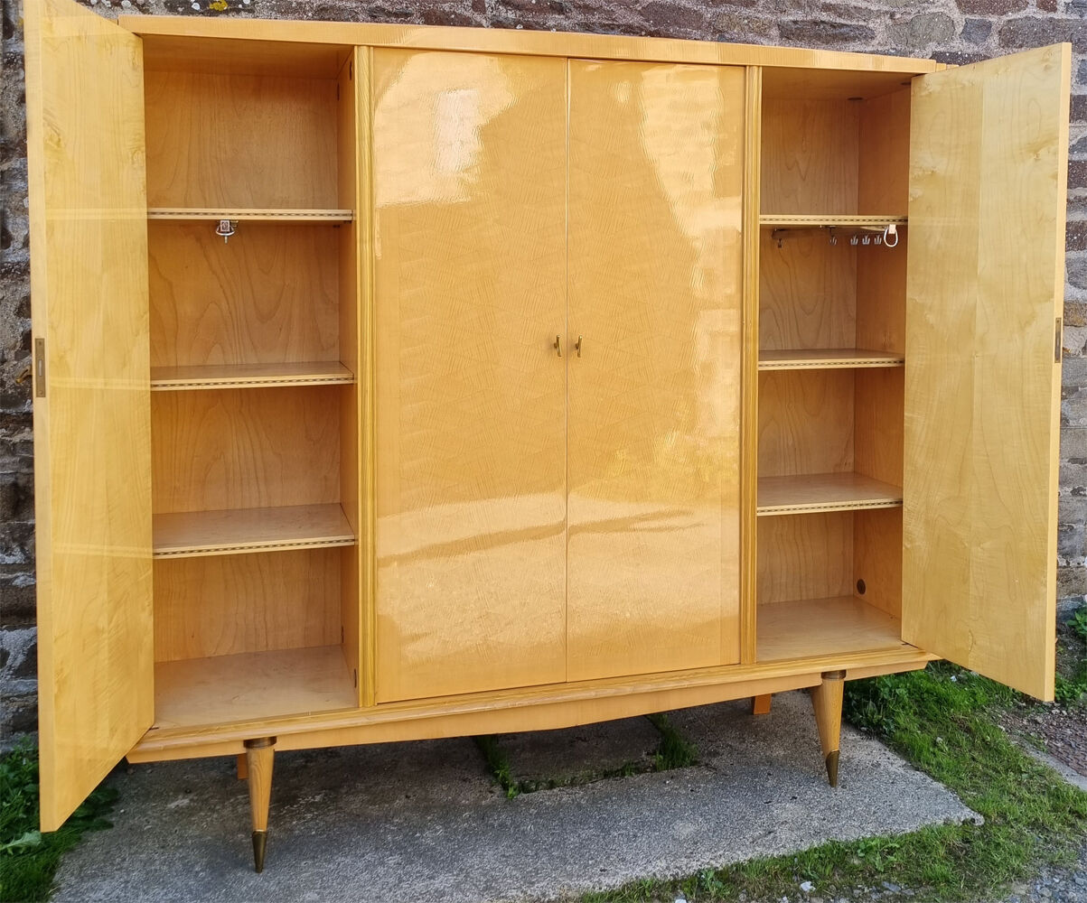 Wardrobe wardrobe and vintage shelves 50s, mirrors