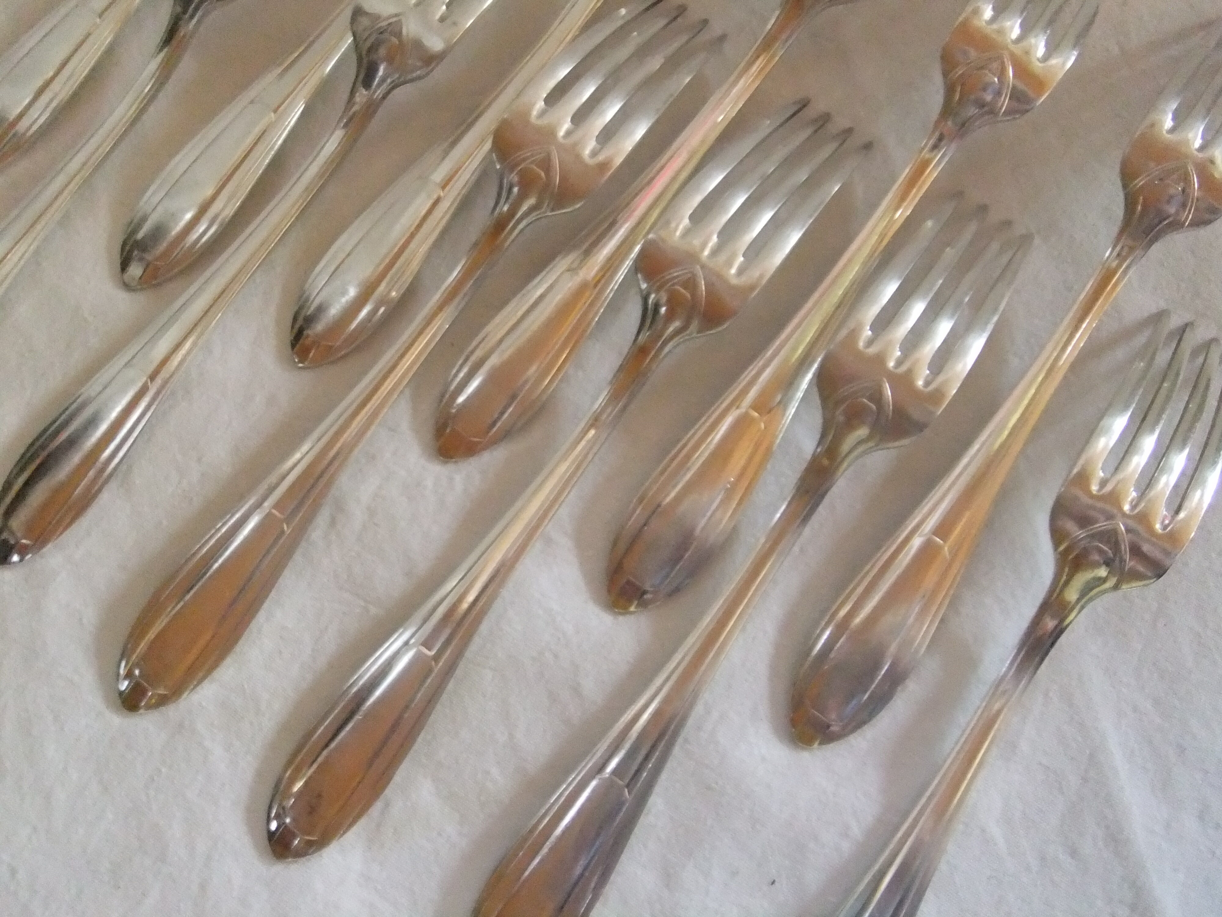 Fourchette art déco métal argente marque Le mondial poinçon