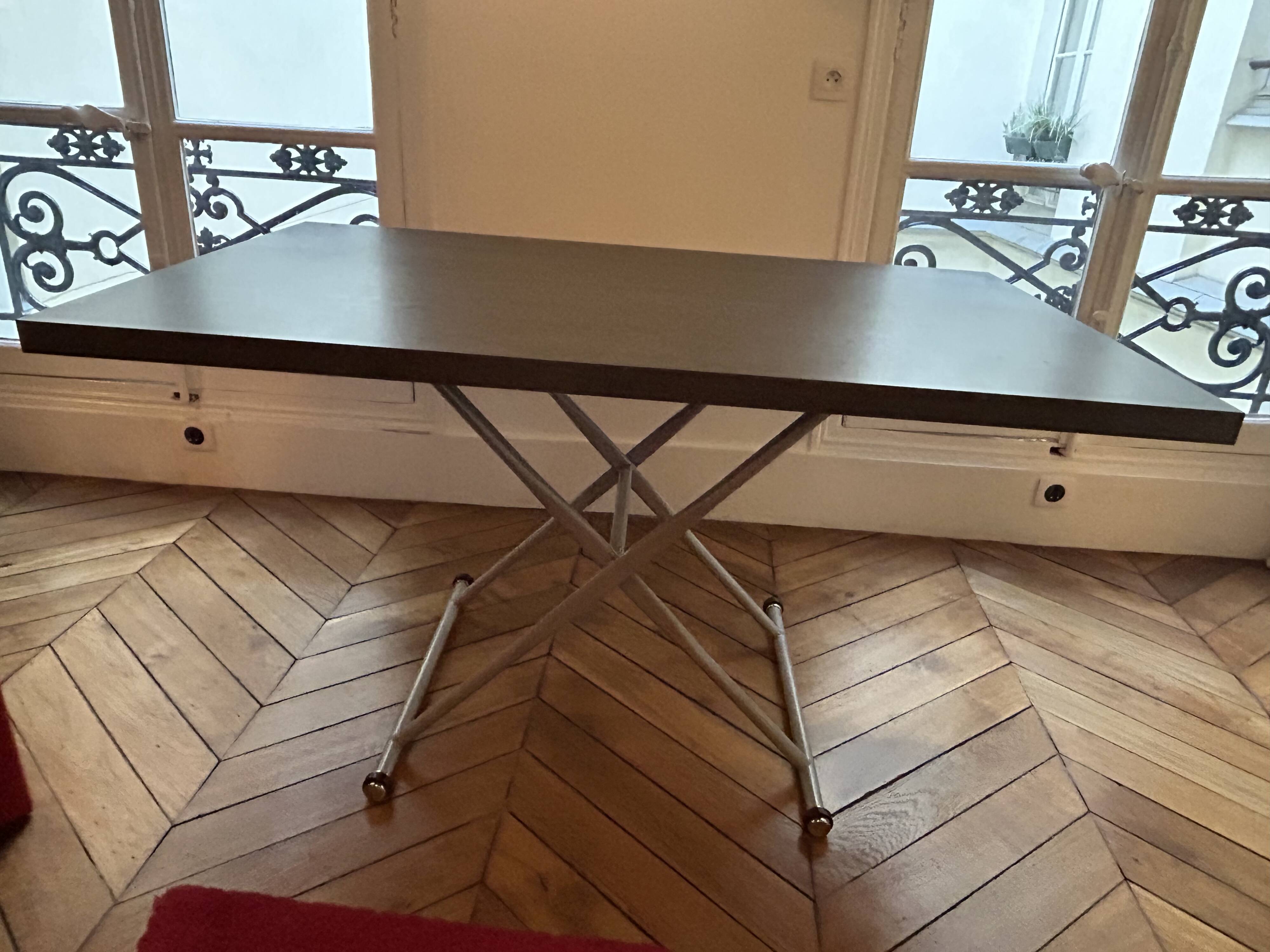 Table that can be transformed into a coffee table with 2 height settings