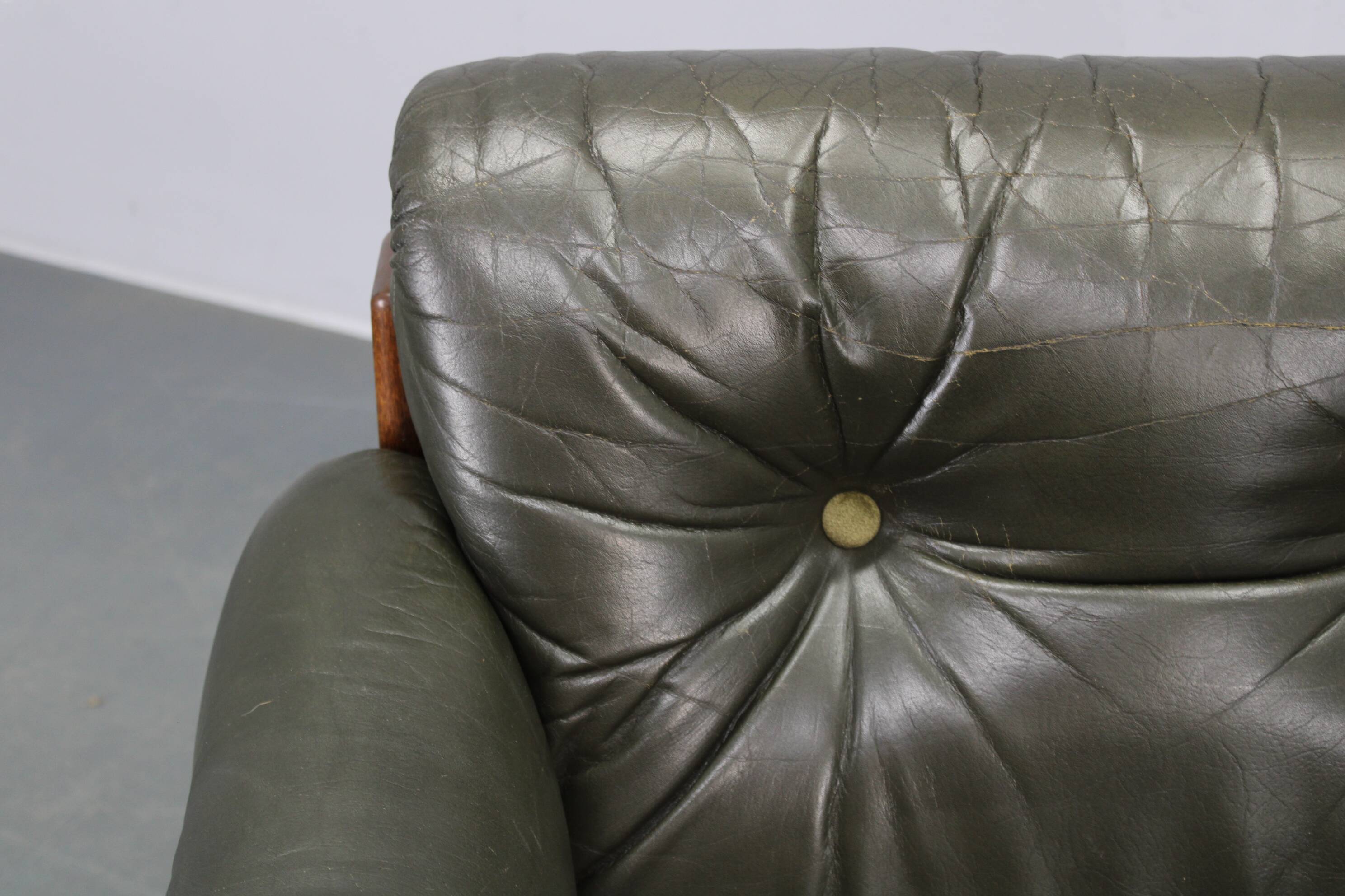 Fauteuil en cuir vert des années 70, Tchécoslovaquie.