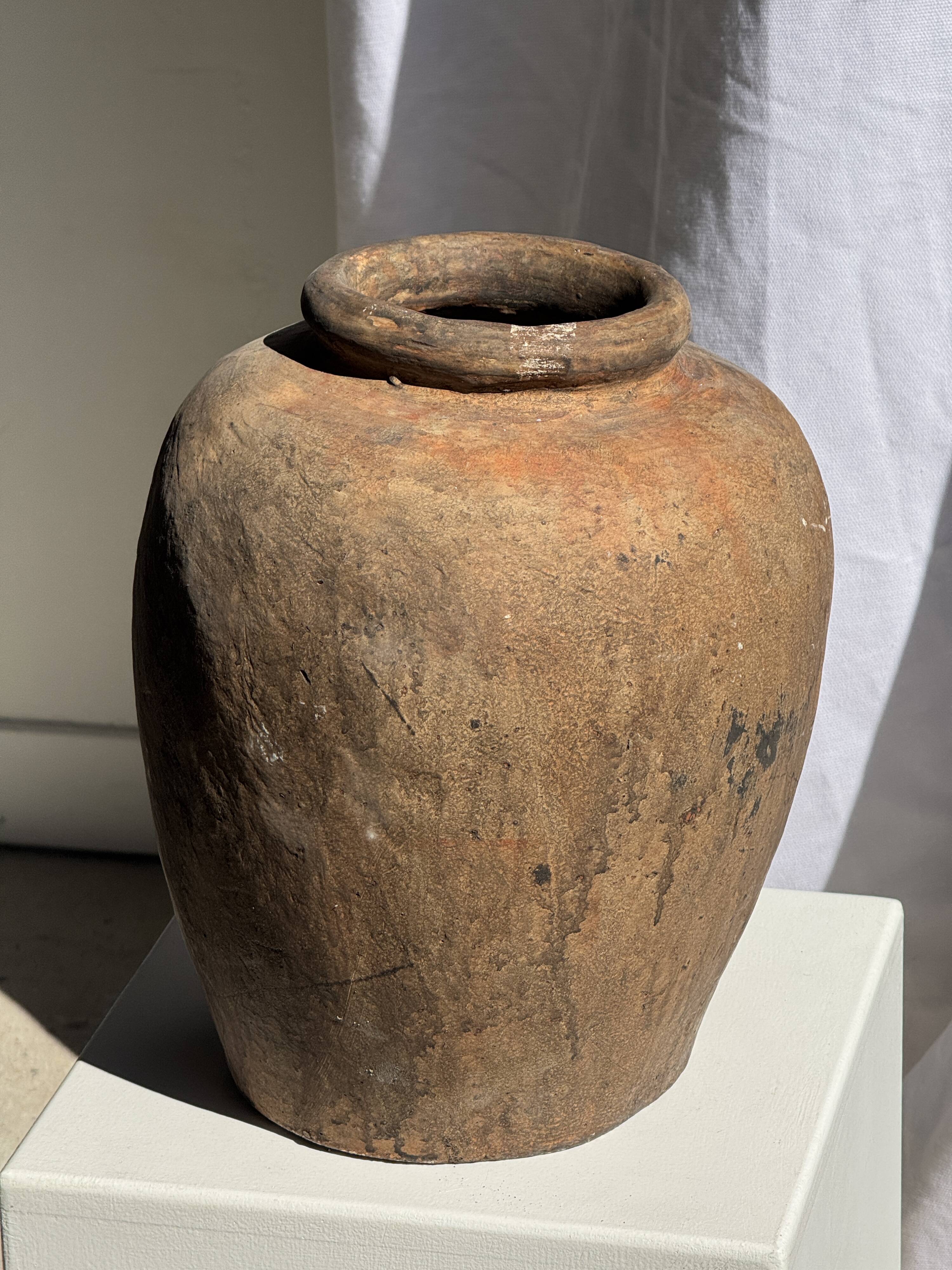 Borneo vase in brown terracotta (2) H35 D23