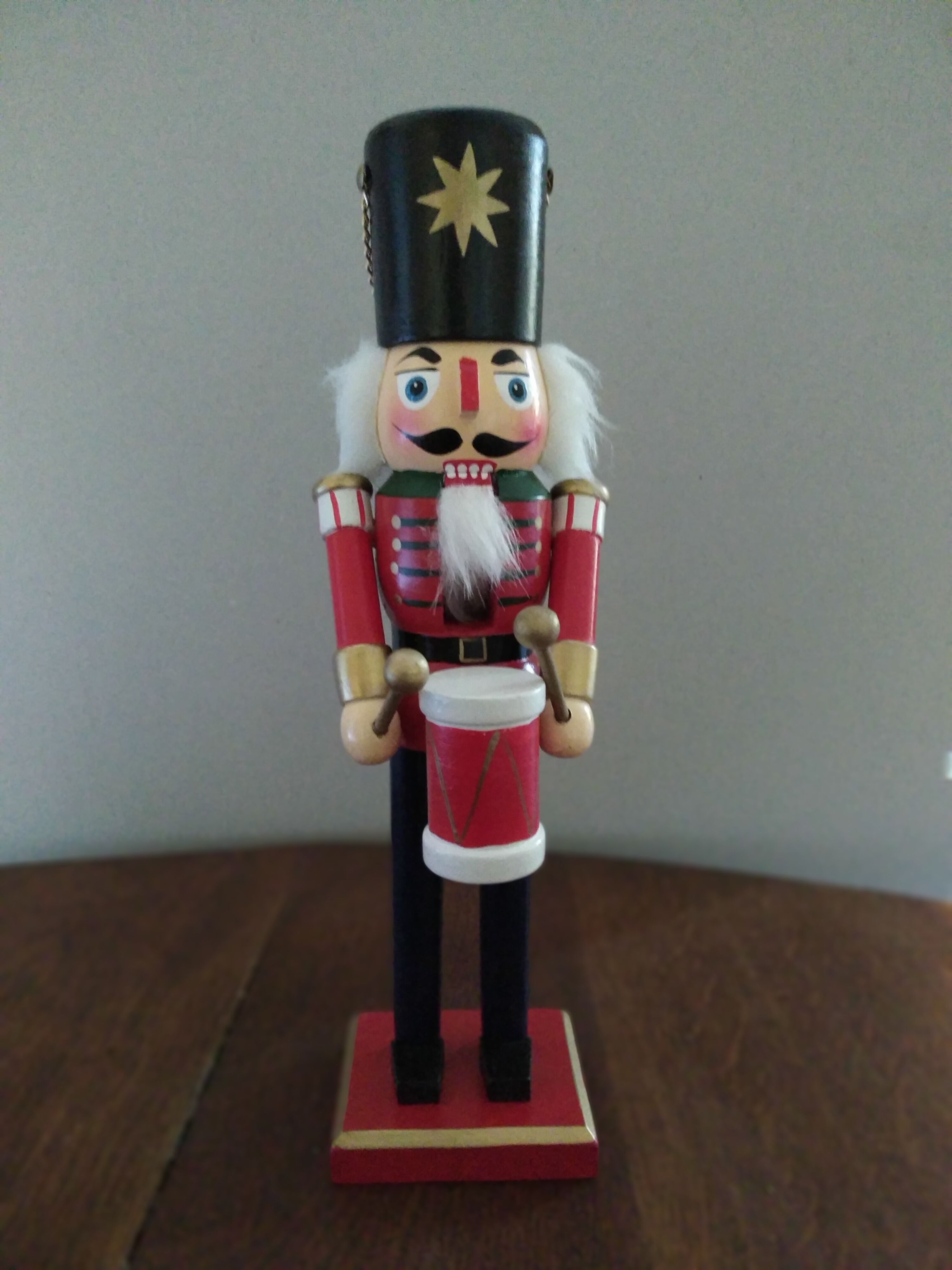 The wooden man in hazelnut break