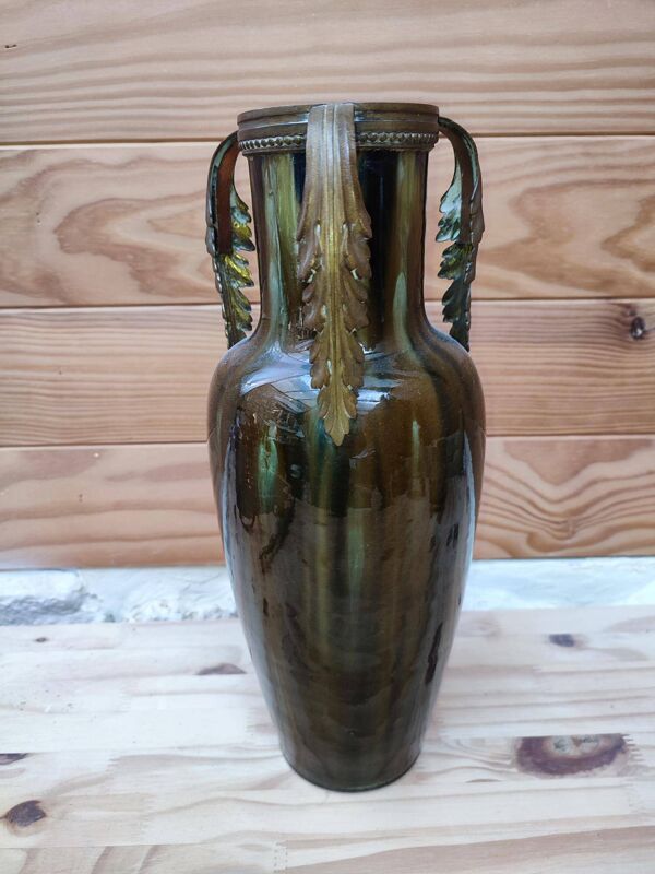 Vase en céramique à coulure dans le gout de jerome massier ou travail belge à anses en bronze