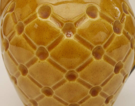 Pichet à eau ou jus de fruits en barbotine