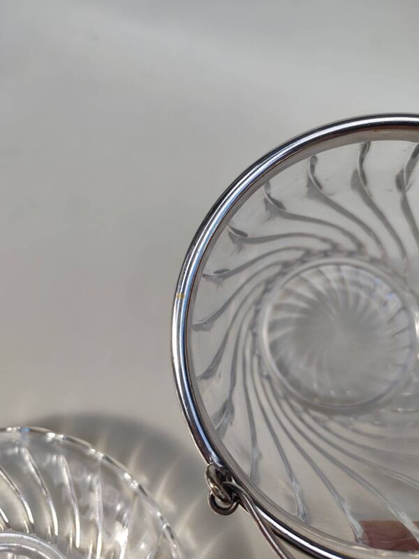 Seau à glaçons et son assiette en cristal de baccarat, modèle bambou.