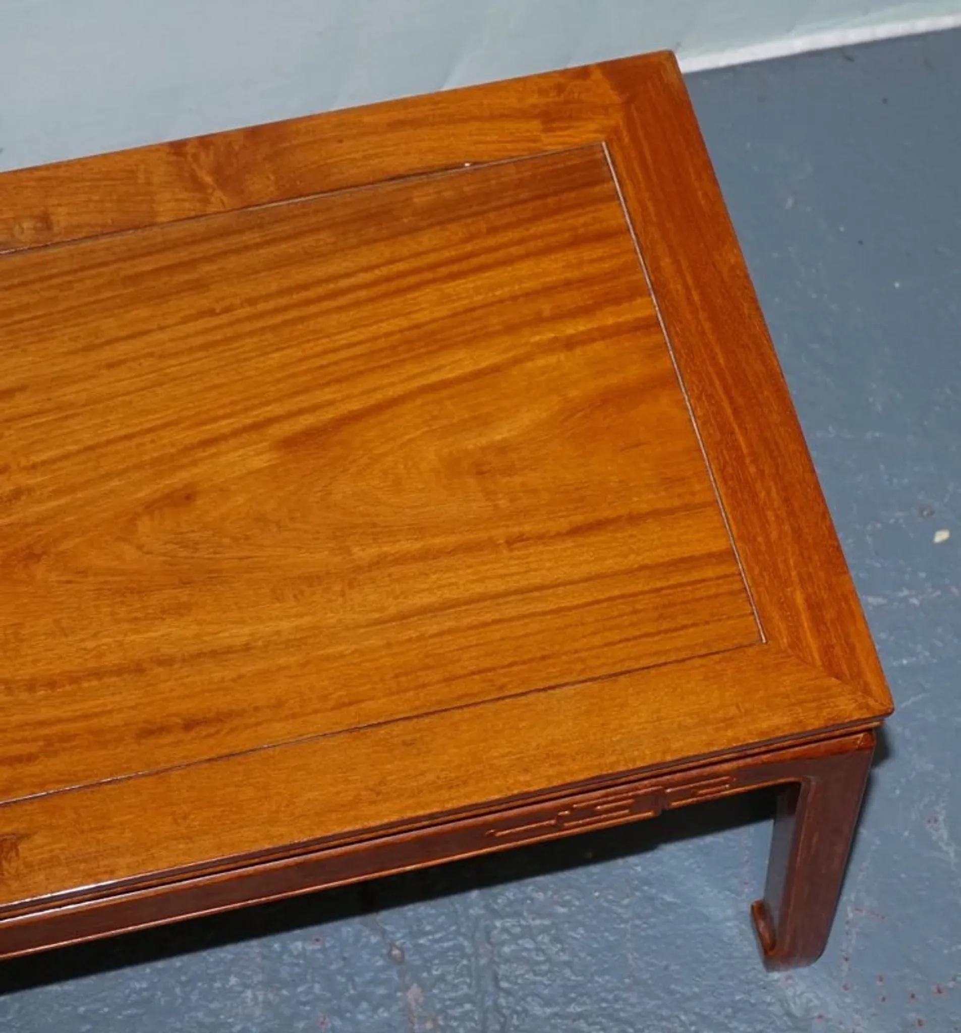 Table Basse Rectangulaire Vintage Orientale en Teck Sculpté, Chine