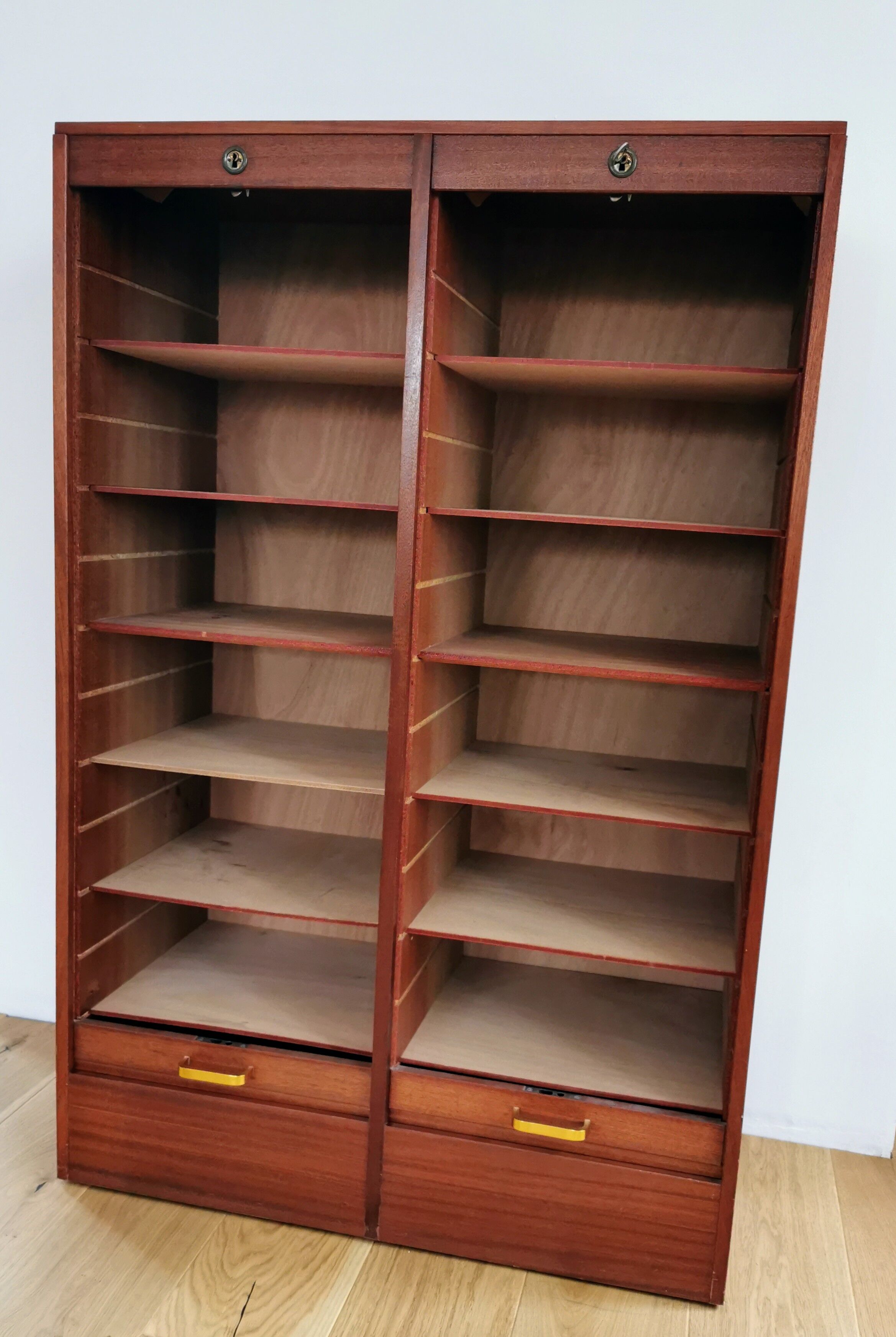 Cabinet curtain binder