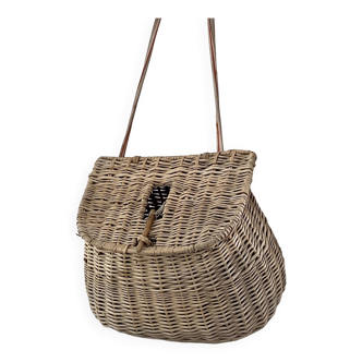 Walking fishing basket