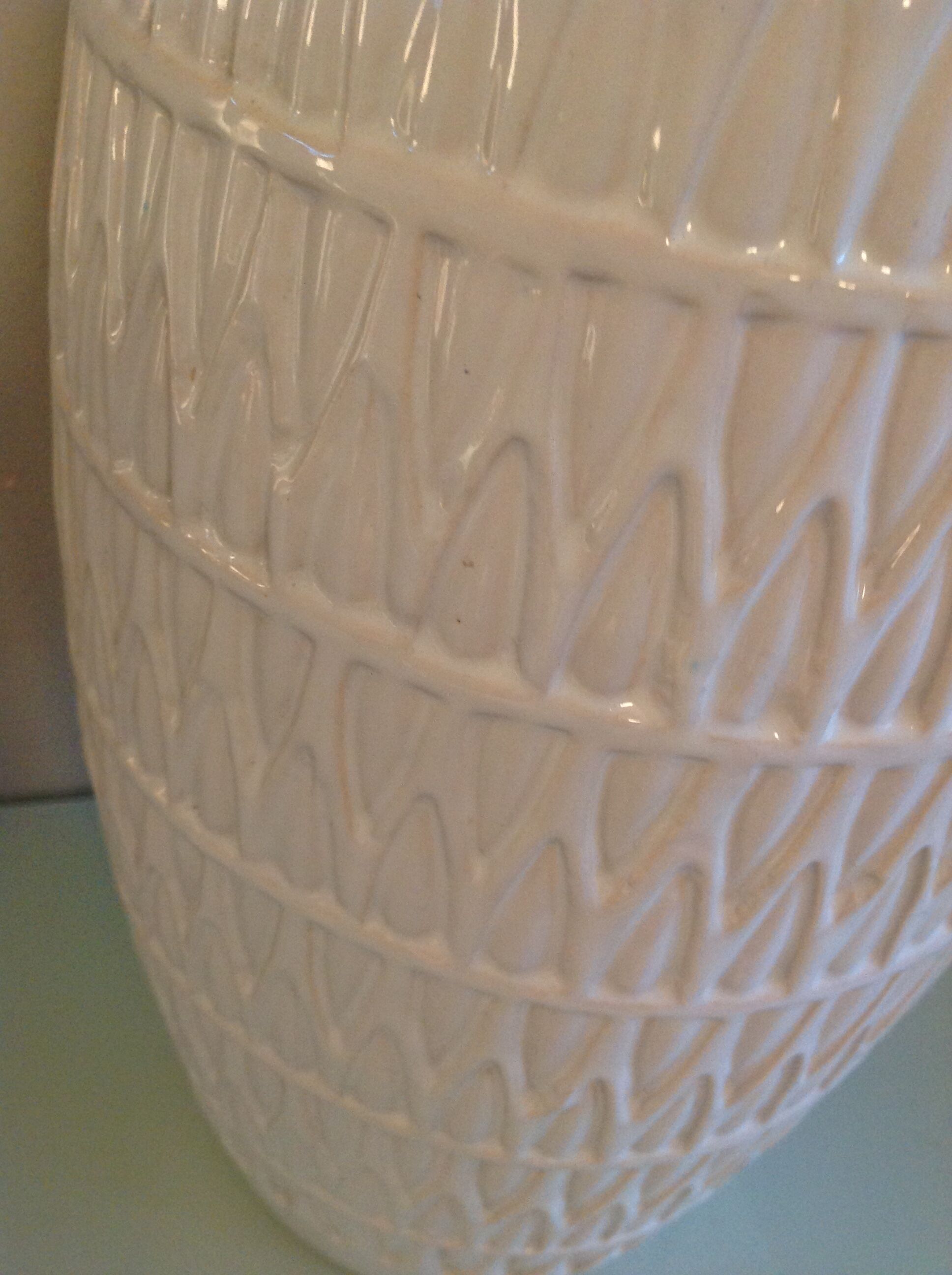 Ovoid vase in white ceramic pr Bay Keramik / vintage 60s-70s