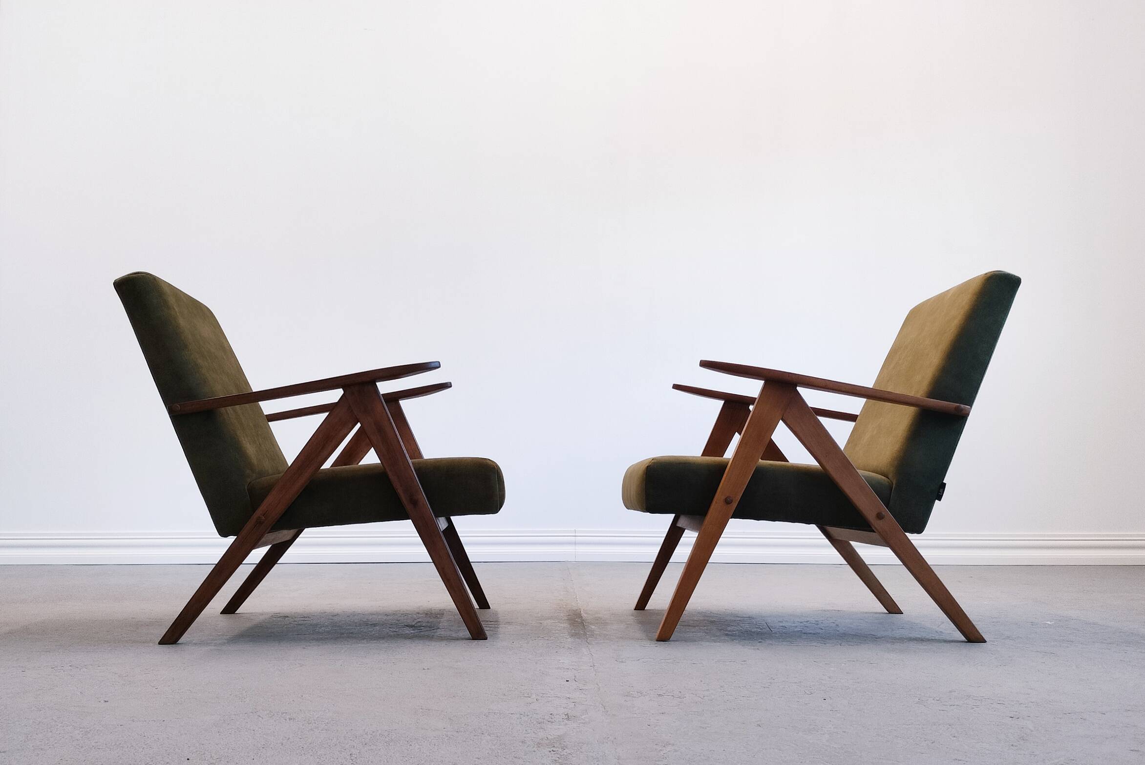 Mid-Century Accent Chair Model B-310 Var in Forest Green Velvet