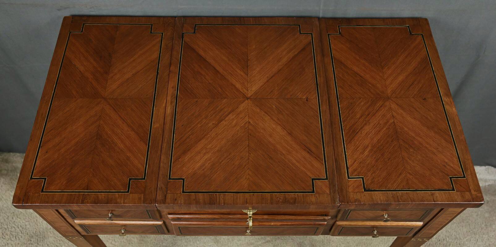 Coiffeuse en Marqueterie de Bois de Rose, style Louis XVI – 1ère partie XXe