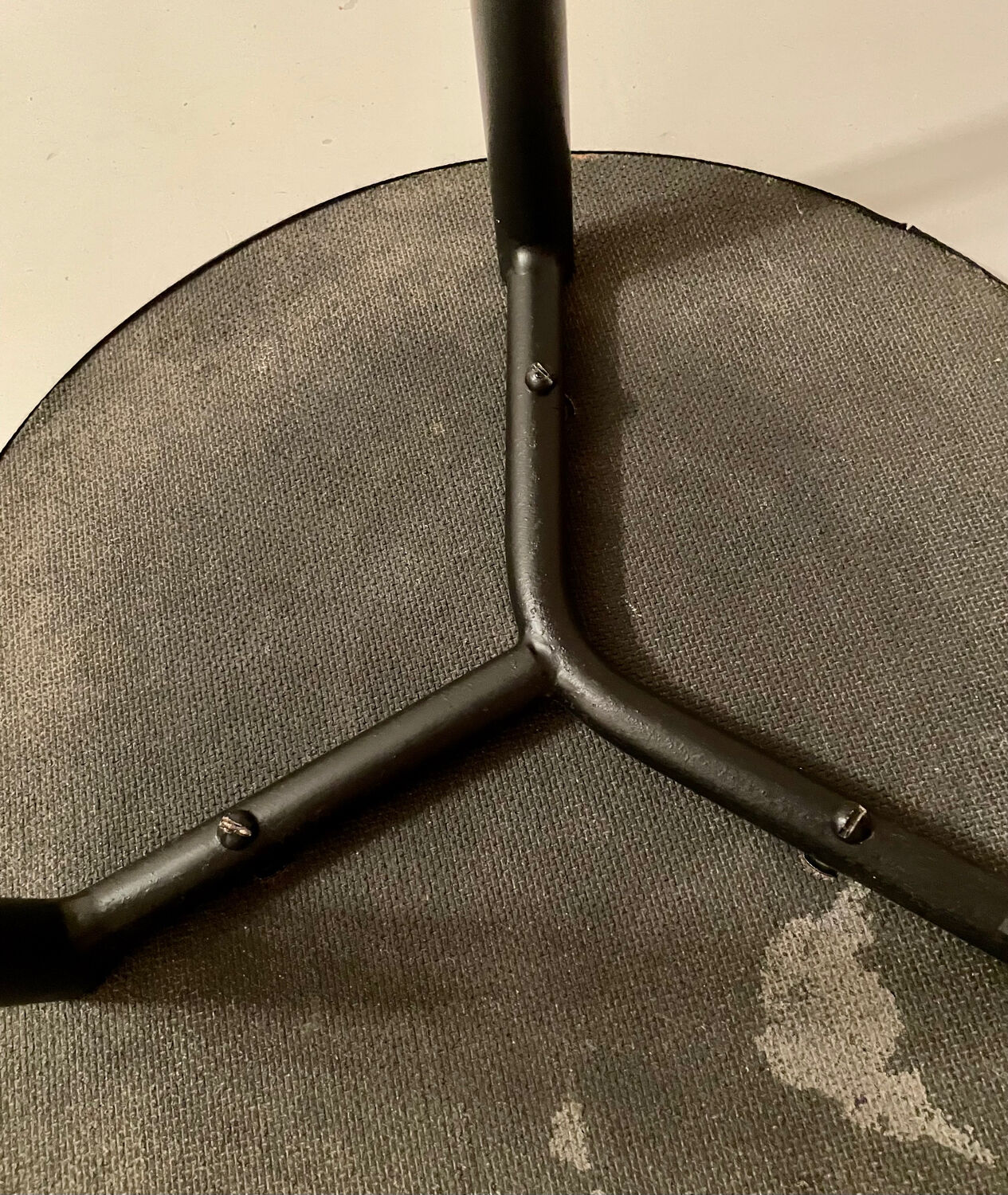 Petite table tripode guéridon