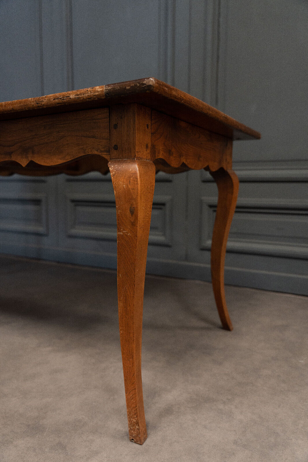 Farmhouse table walnut legs deer early nineteenth 1 drawer 208 cm