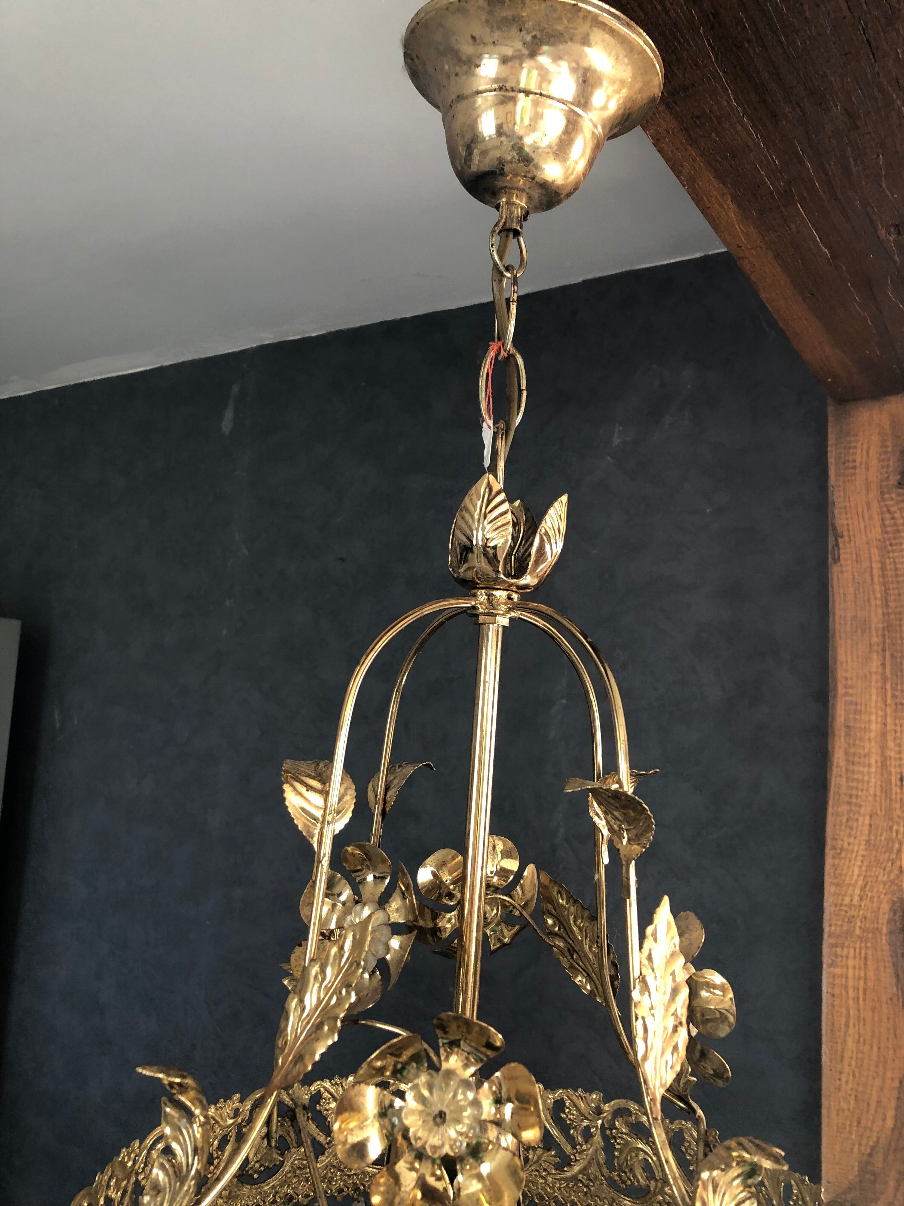 Chandelier suspension in gilded metal and grapevines