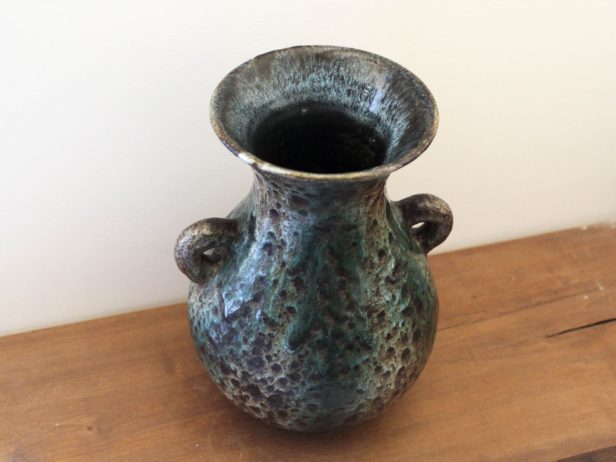 Vase à oreilles en céramique d'Accolay