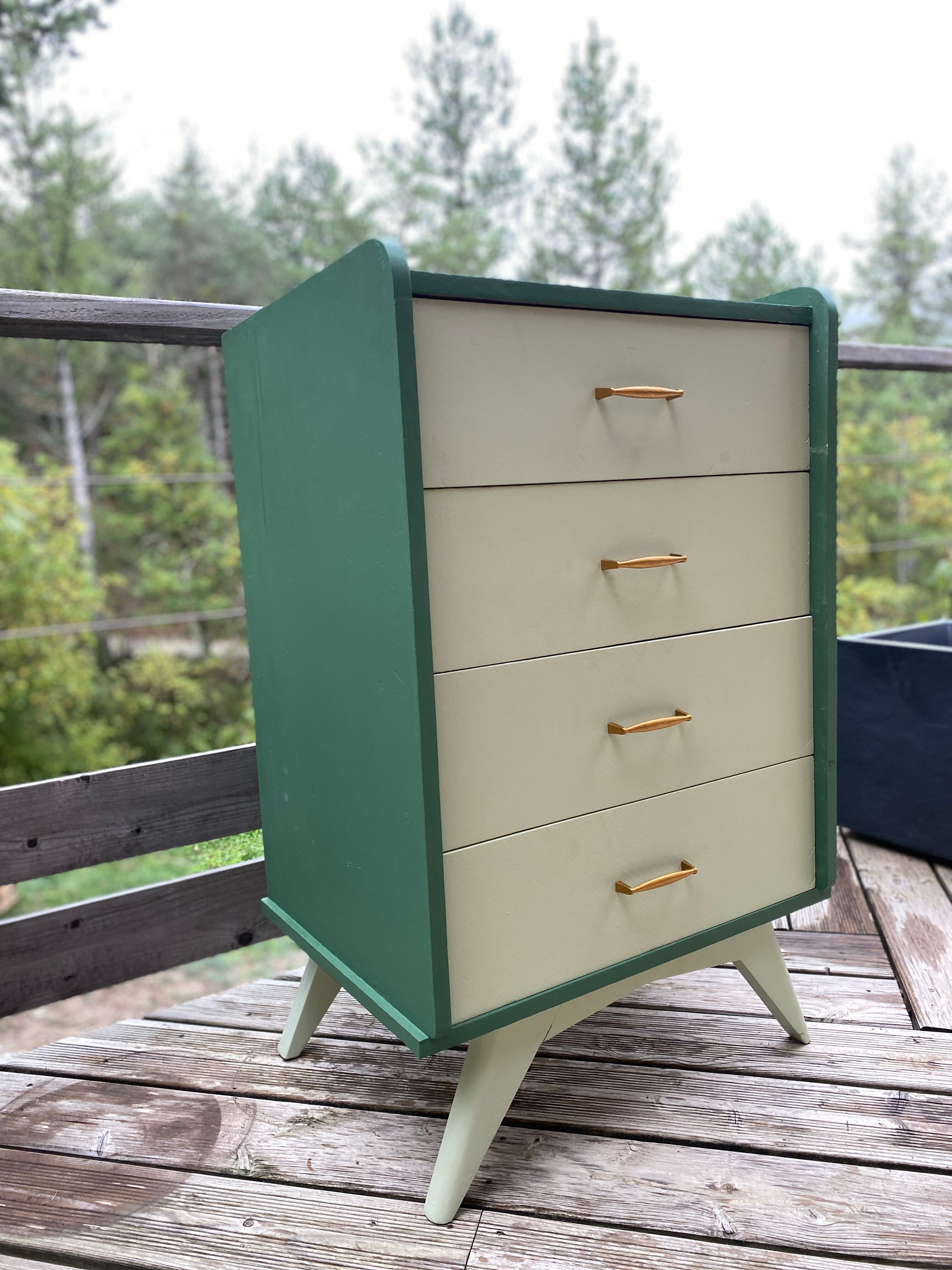 Compass foot chest of drawers
