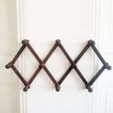 Extendable coat rack