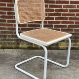 Suite de 4 chaises modèle Cesca b32 en blanc par Marcel Breuer 1987