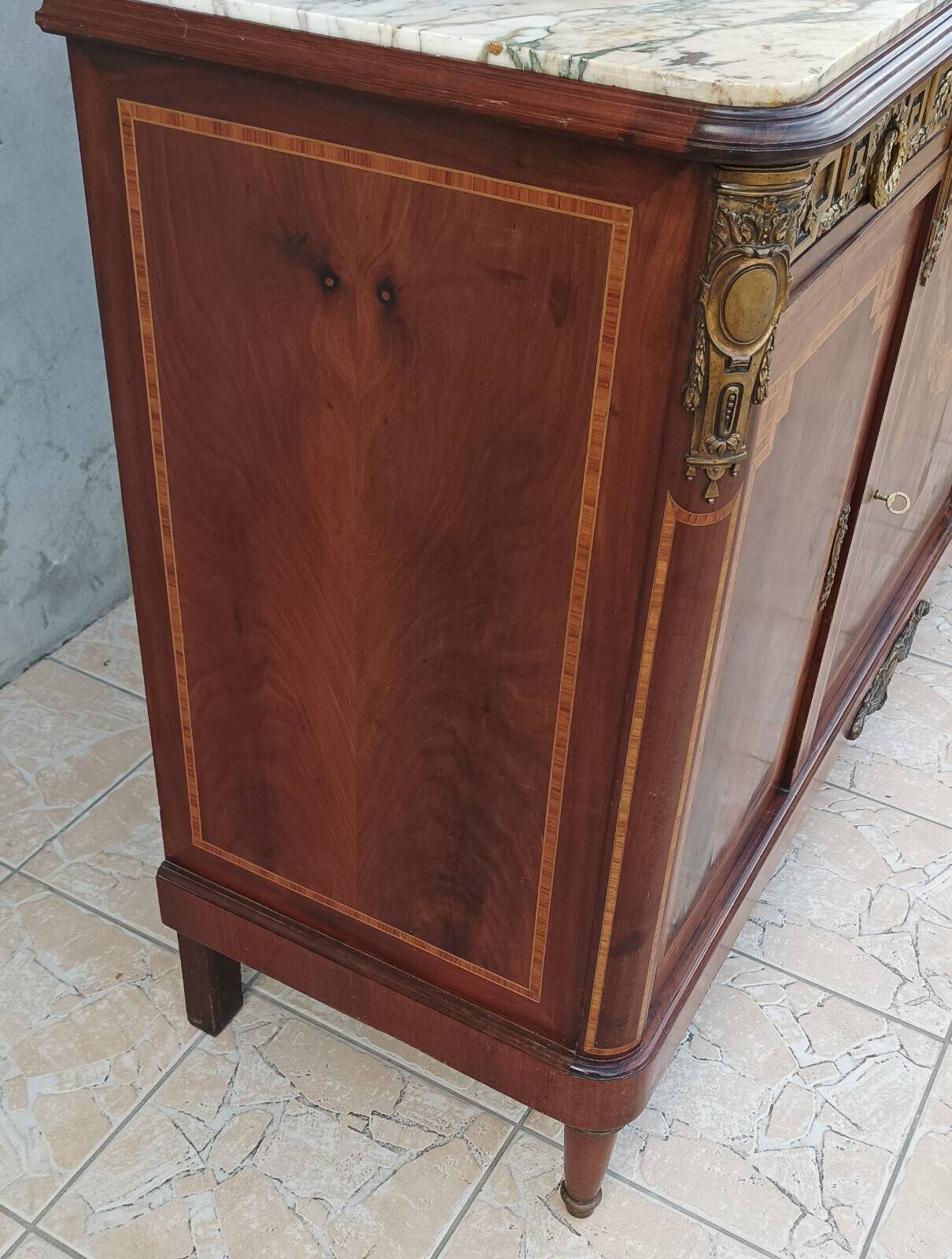 Louis XVI buffet in mahogany veneer and marquetry