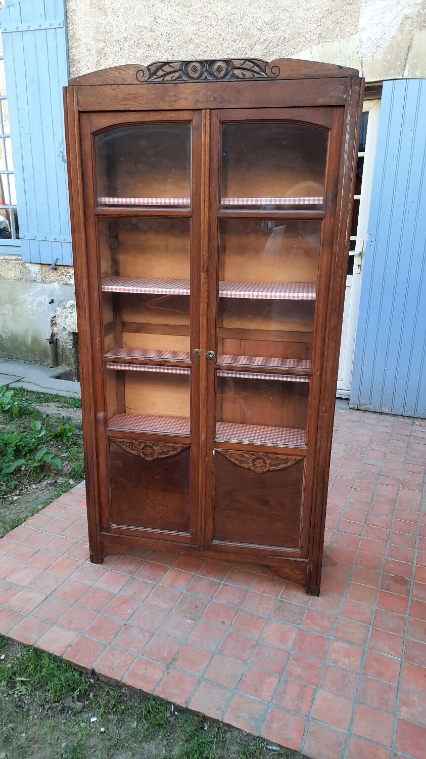 Art Deco style showcase