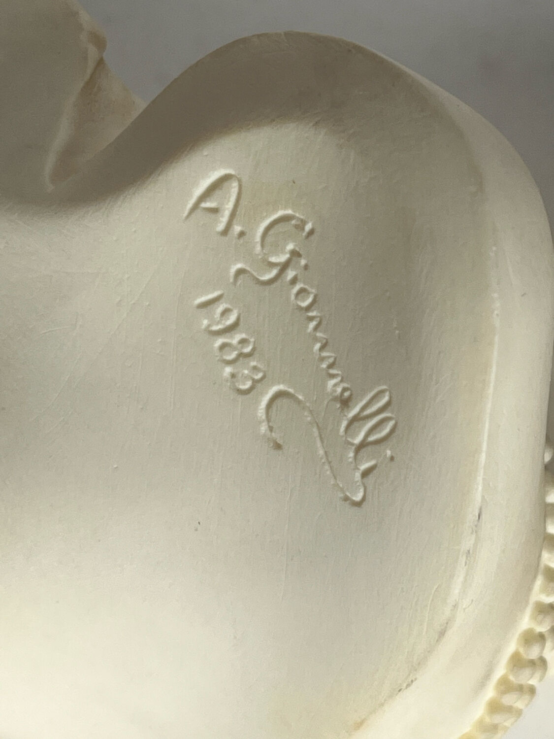 Bust of a woman in alabaster and onyx