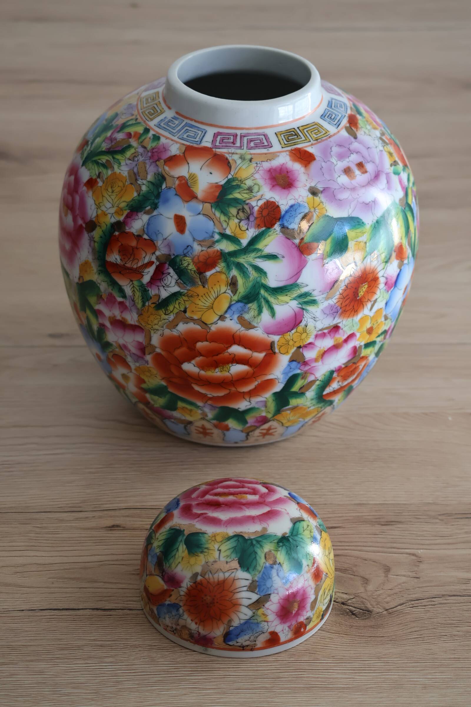 Large Chinese ginger jar with multi-colored porcelain lid