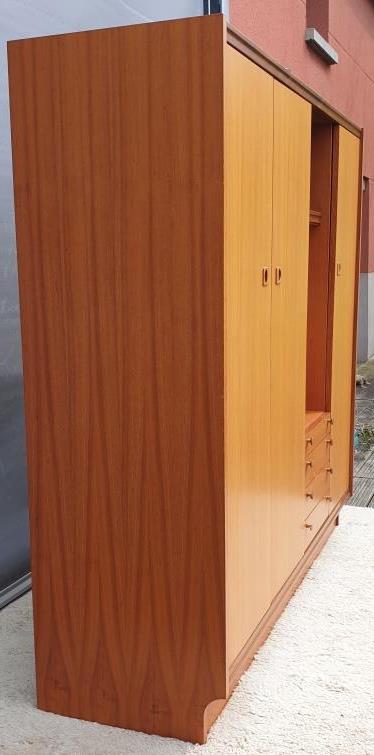 Scandinavian dressing cabinet with round mirror