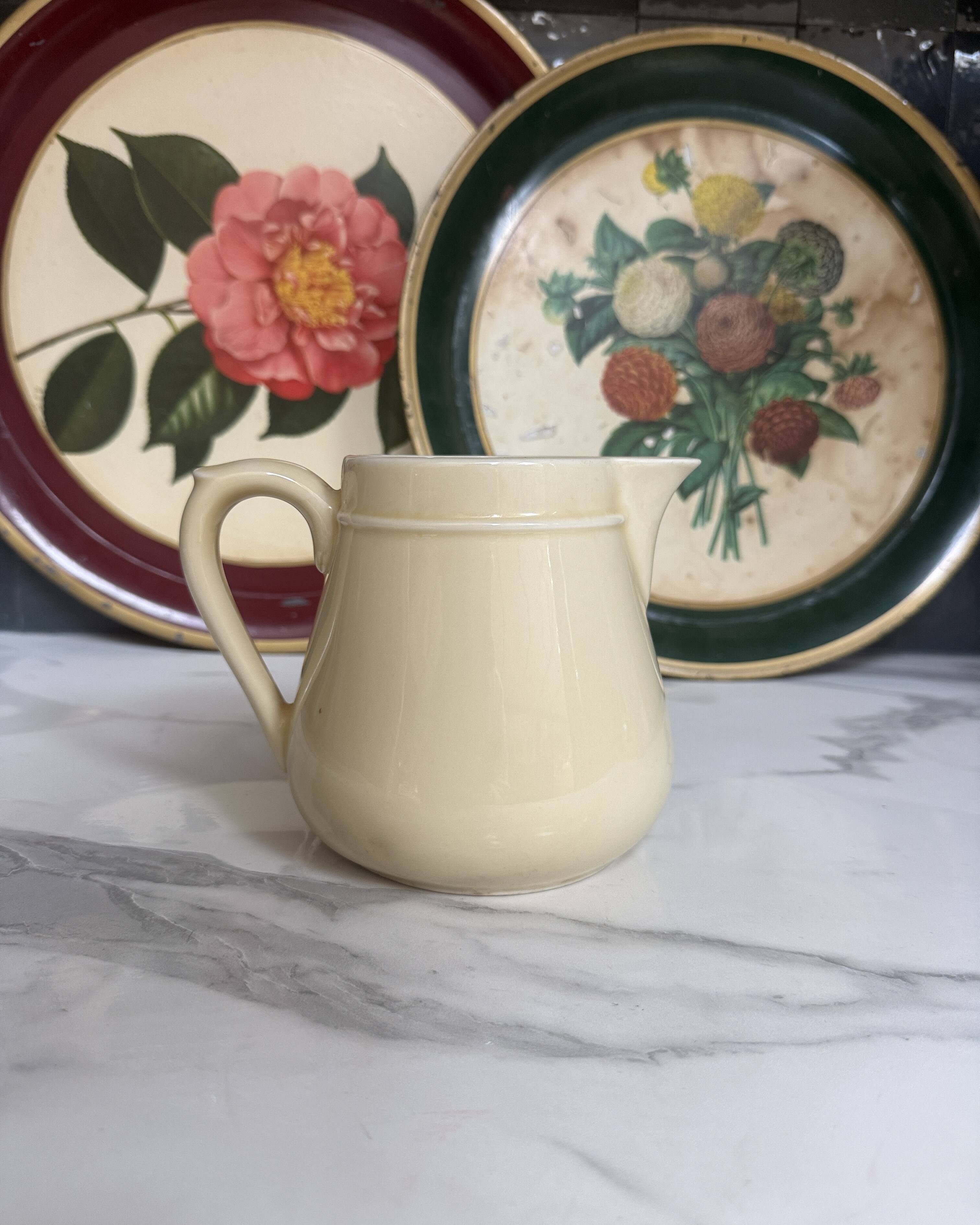 Pichet vintage jaune beurre