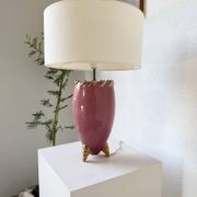 Lampe de table céramique rose et or tripode