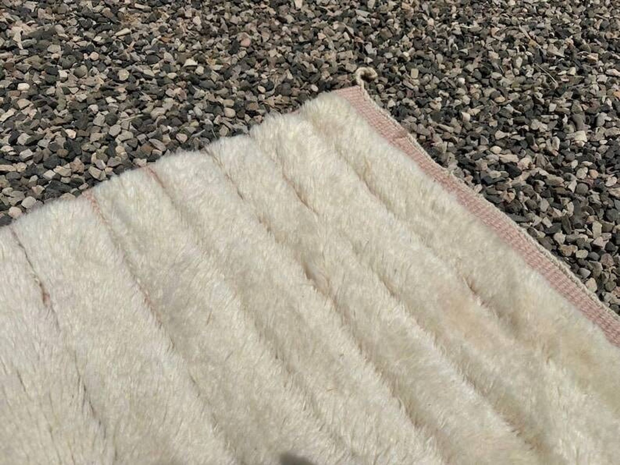 Tapis Mrirt marocain écru et beige 350x250 cm – design minimaliste texturé