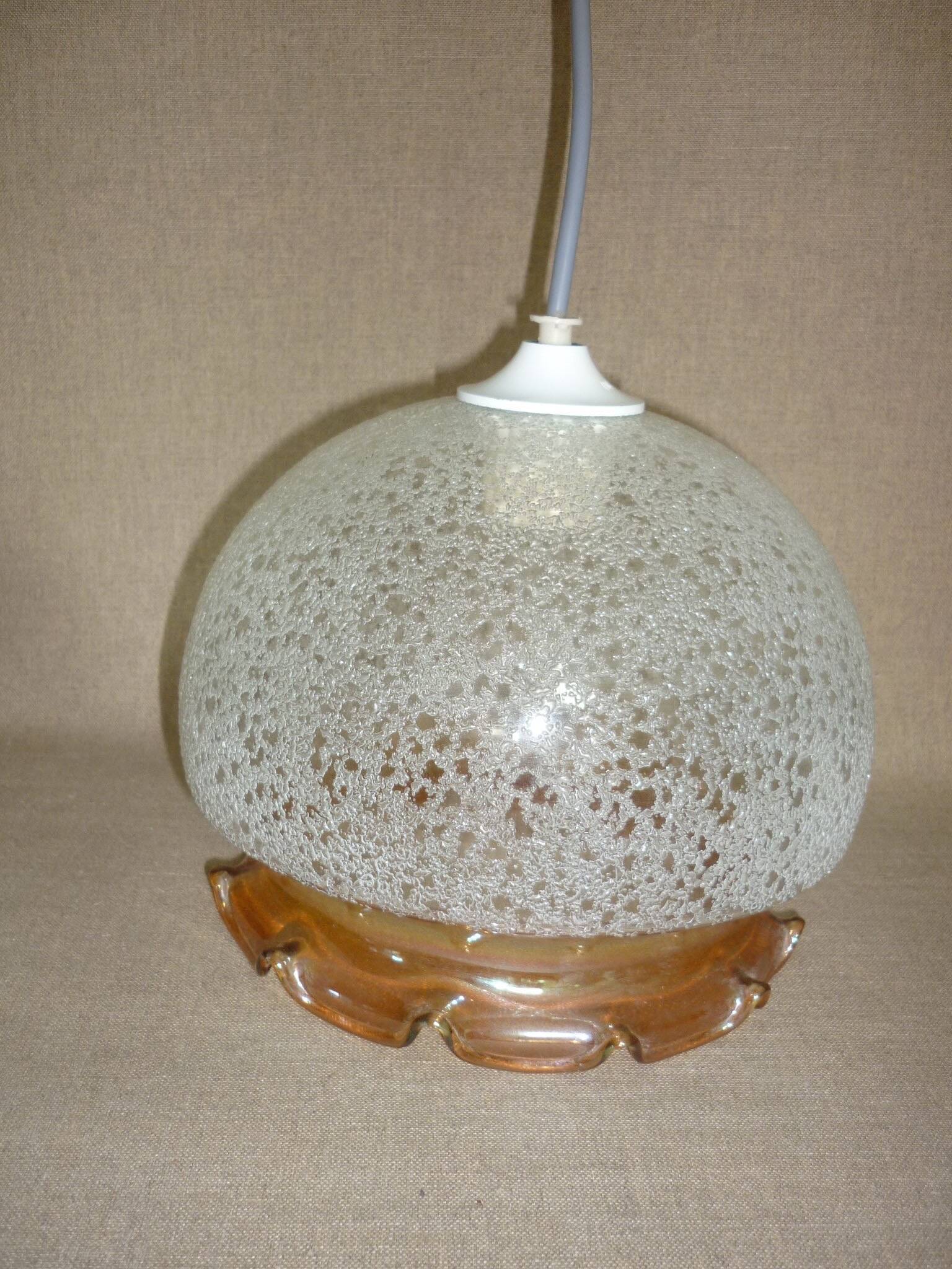 Chandelier in scratched glass and moiré rim