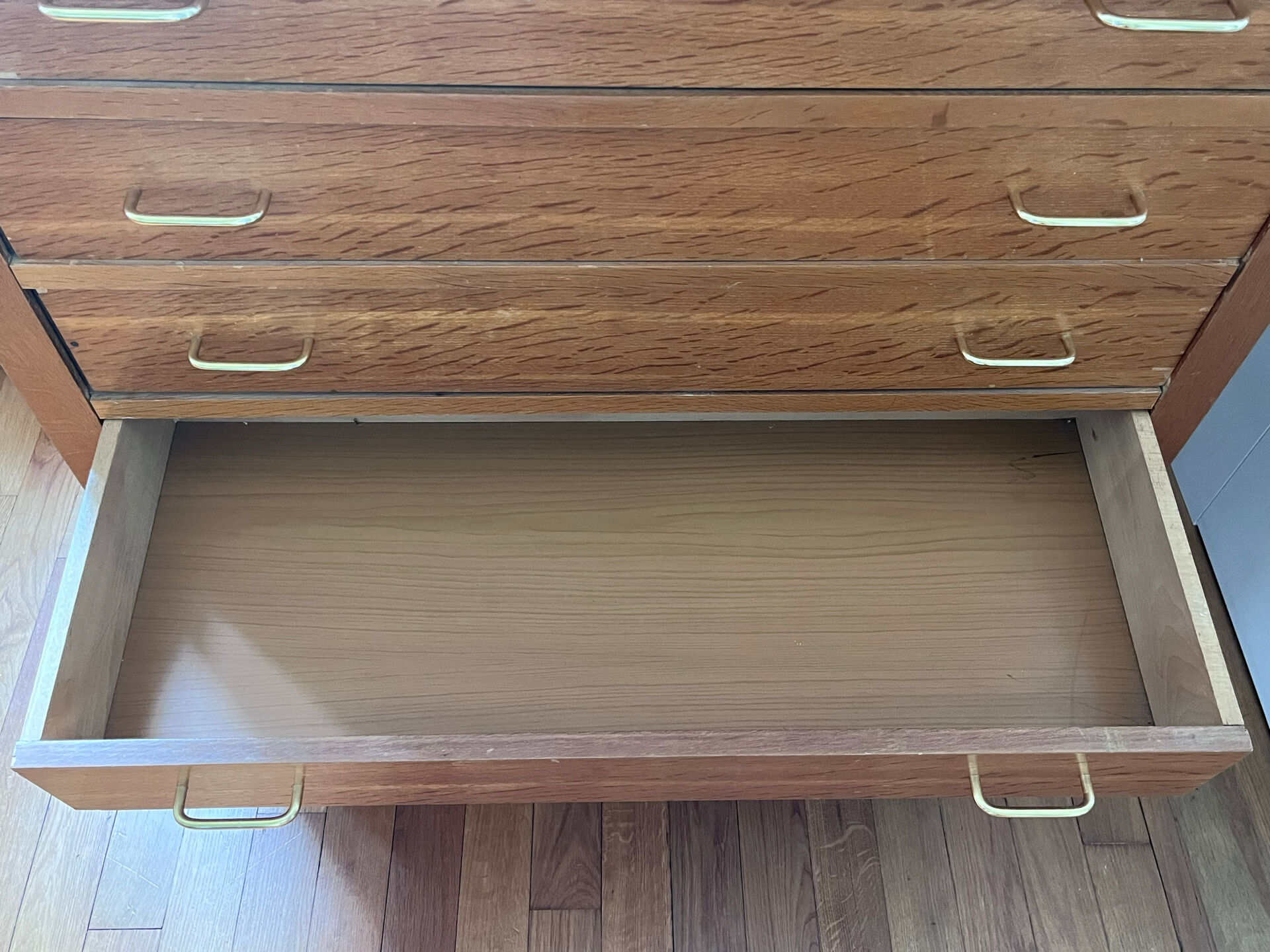 Commode vintage en bois à 5 tiroirs