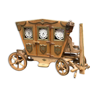 Wooden toy carriage