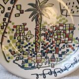 Hollow round dish impressionist décor by Javier Mariscal