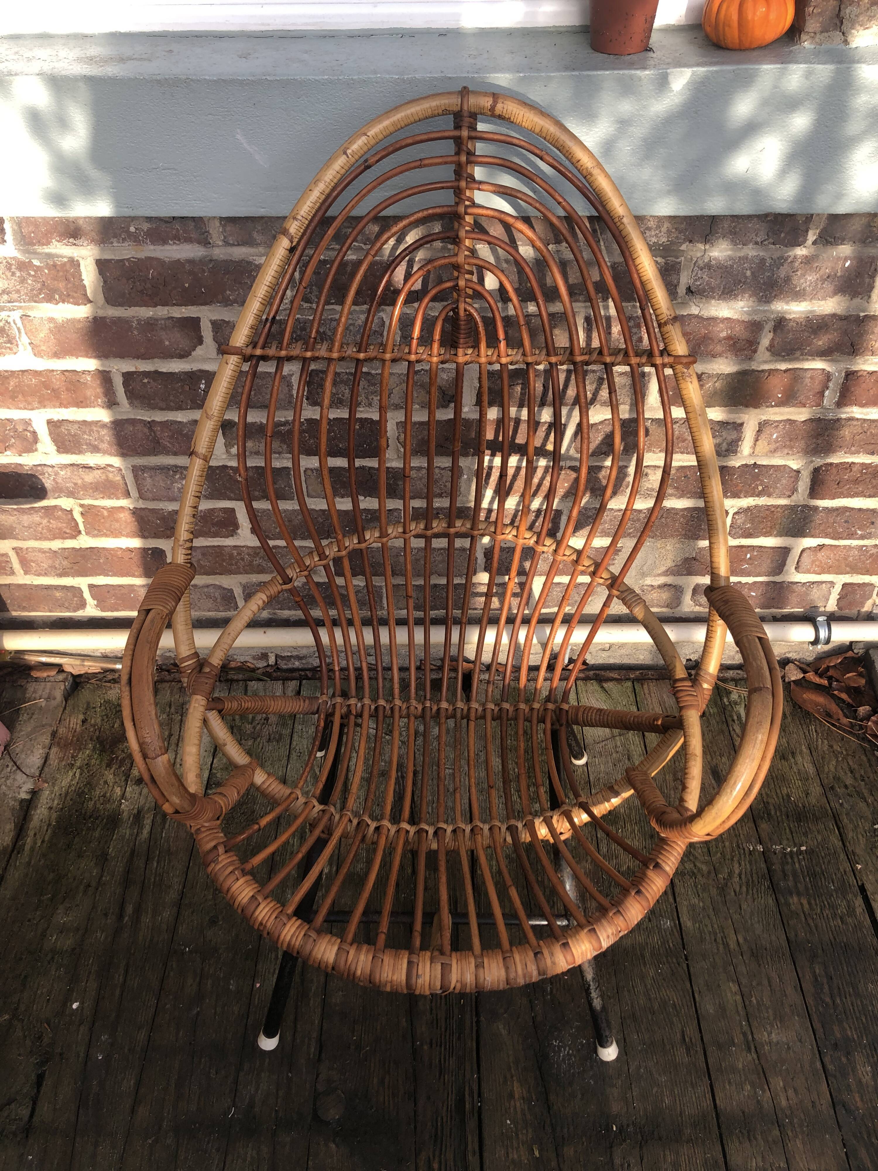 Rattan shell armchair (metal feet)