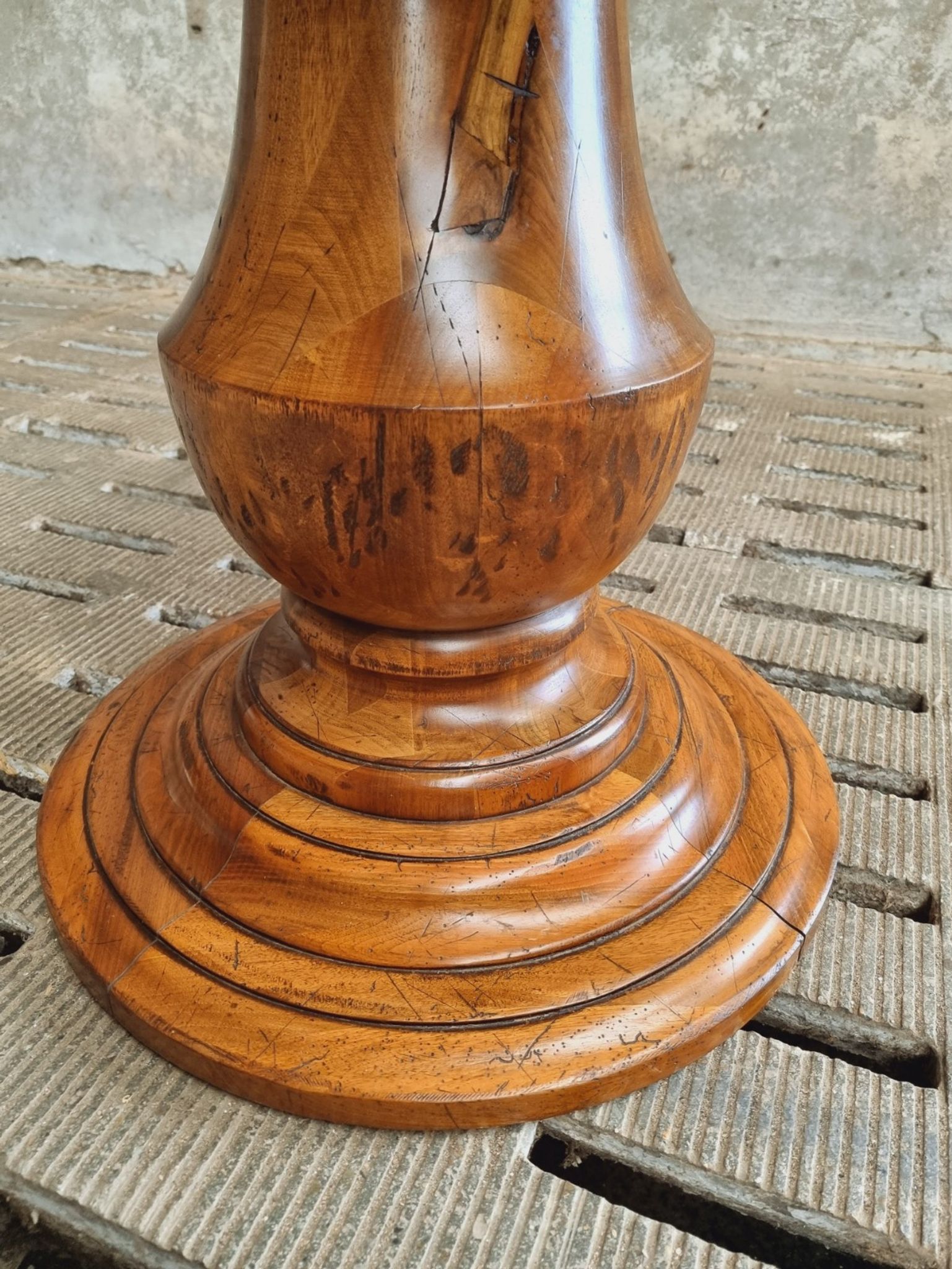 Old round table walnut dining table 140 cm