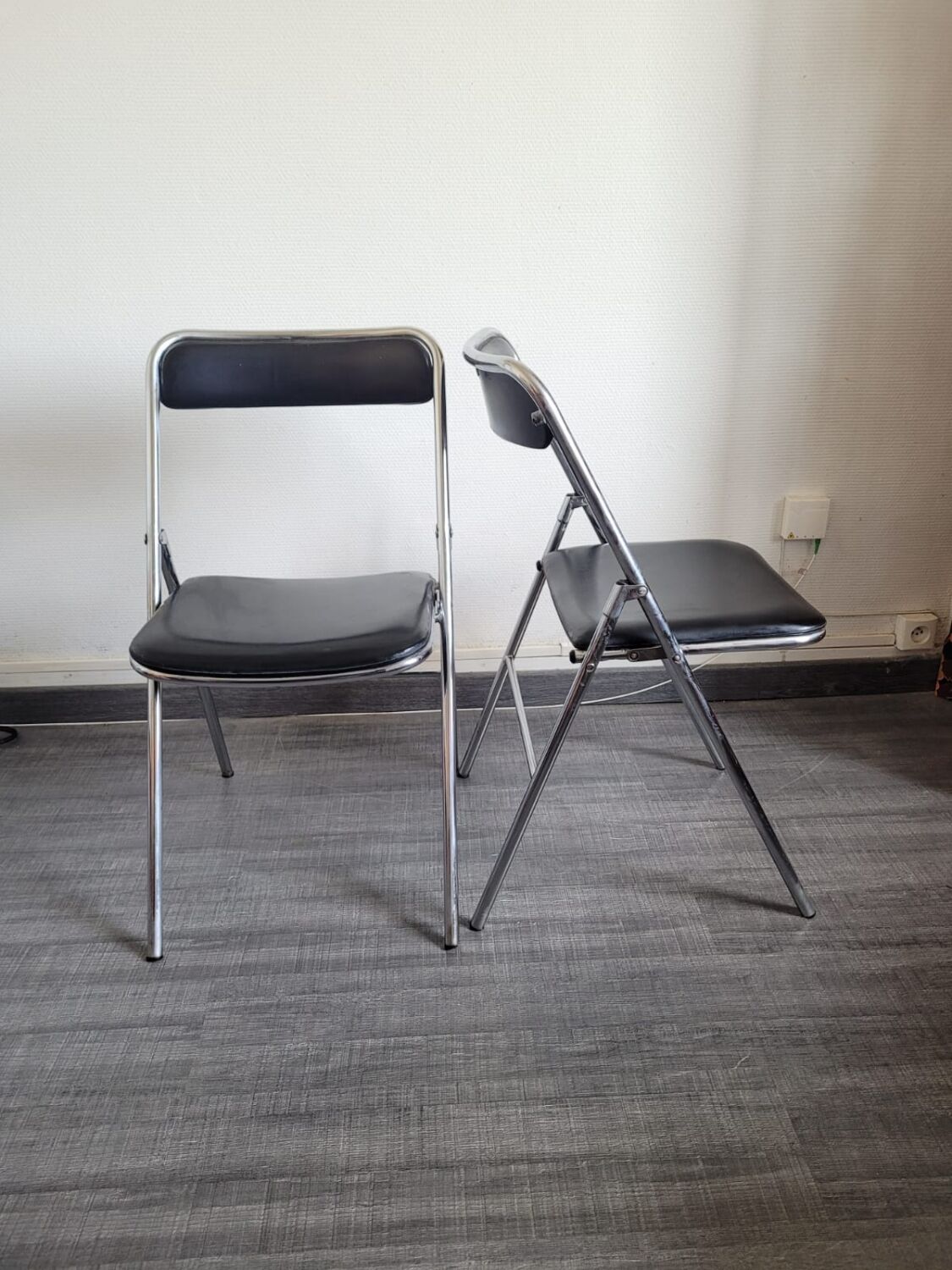 Paire de chaises pliantes skaï 70s