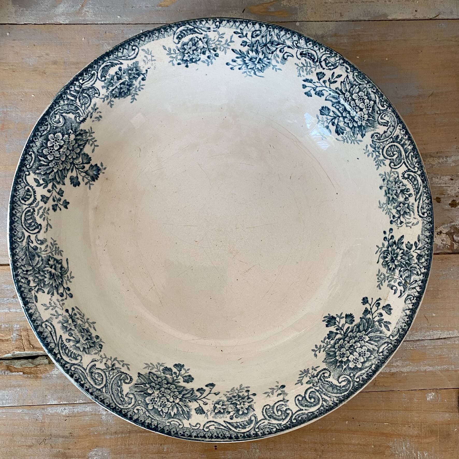 Shallow dish in ironstone 28 cm, Printania Amandinoise