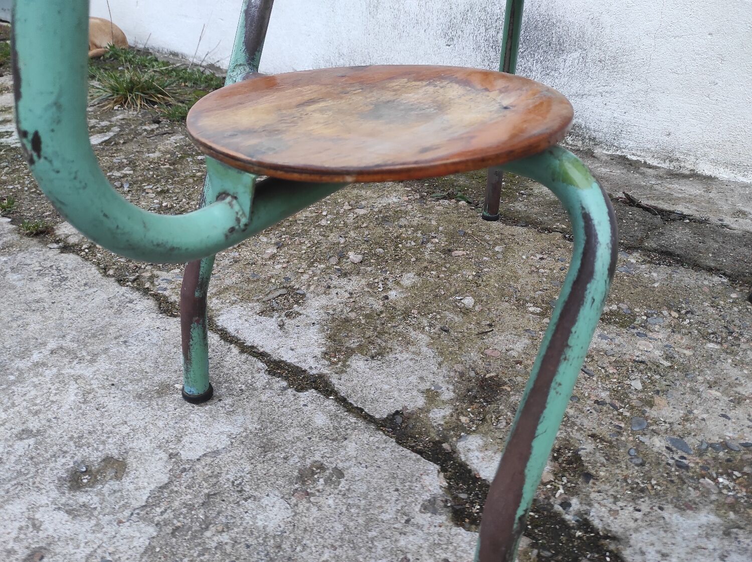 Old one-piece children's desk