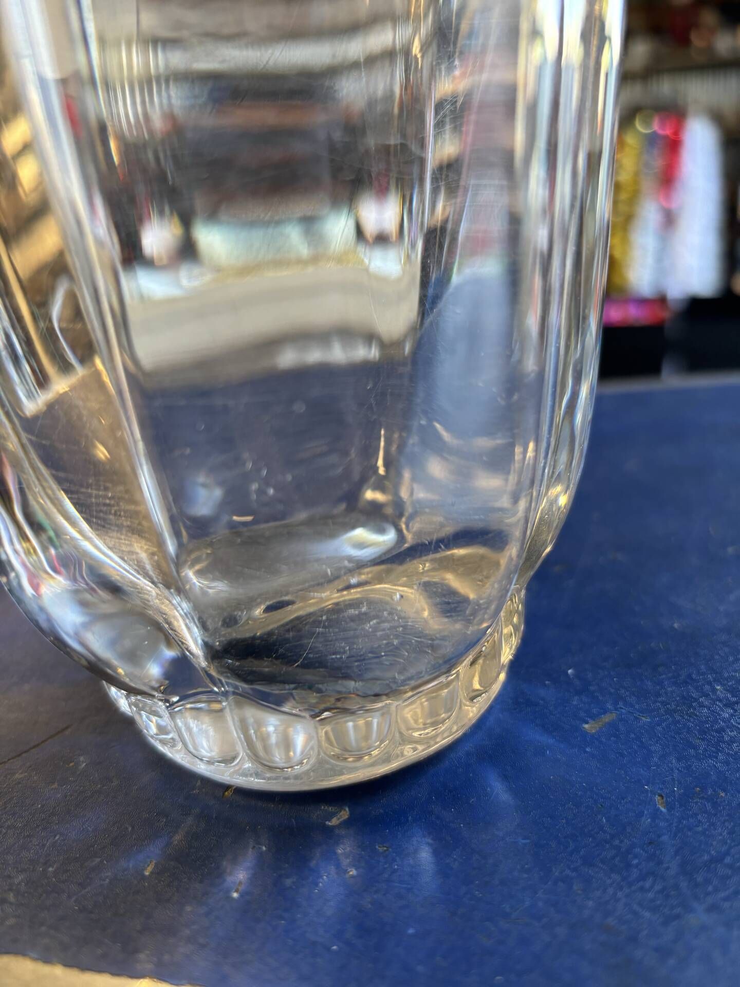 Tulip vase in Daum crystal from the 1960s.
