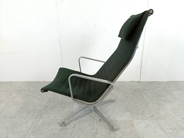 Fauteuil lounge EA124 de Charles & Ray Eames en tissu noir, années 1970