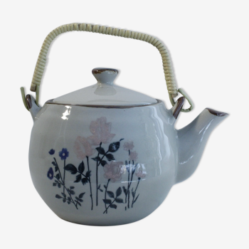 Vintage teapot - floral patterns