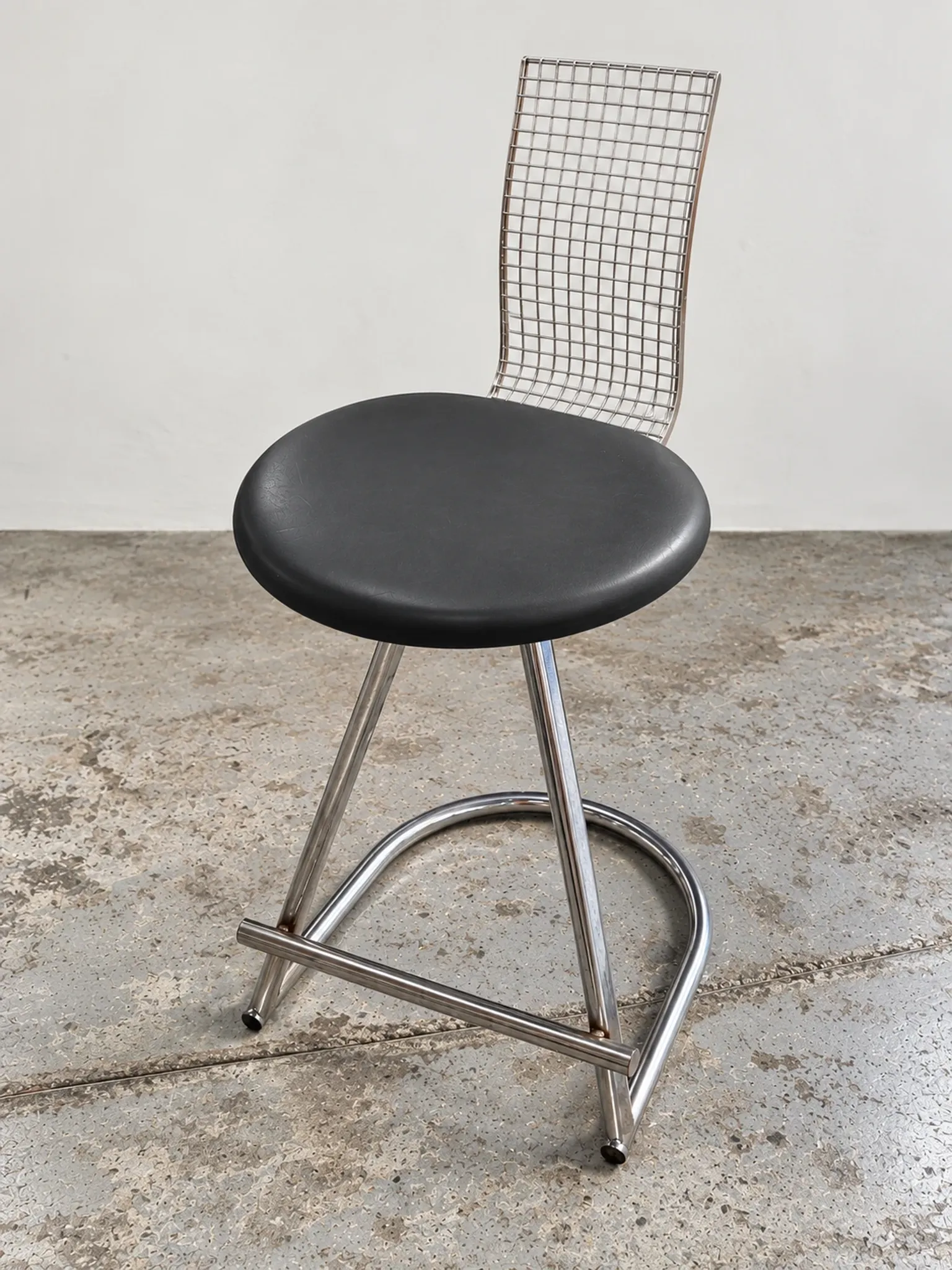 Mirima stool