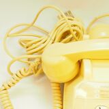 Vintage beige phone with keys