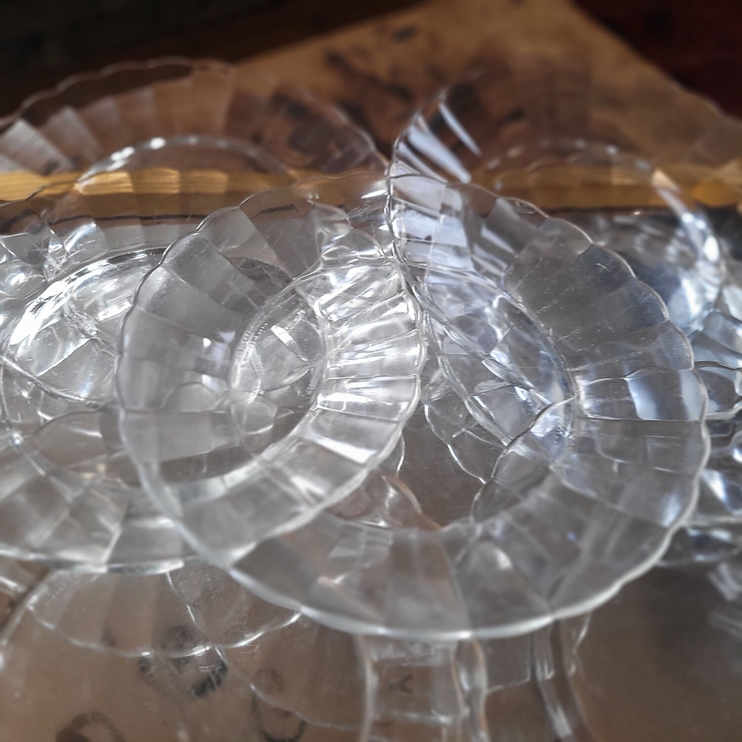 7 petal-shaped glass dessert plates – 1960s–1970s