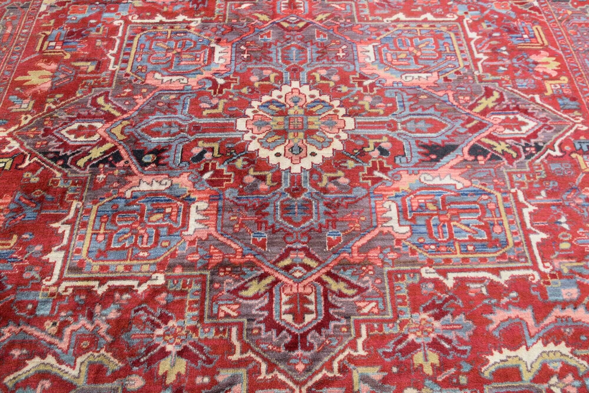 Orient Style Rug Model Hériz In Wool: 3.10 X 2.30 Meters